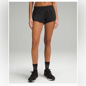 Lululemon Hotty Hot Low-Rise Lined Short 2.5" women size 8
